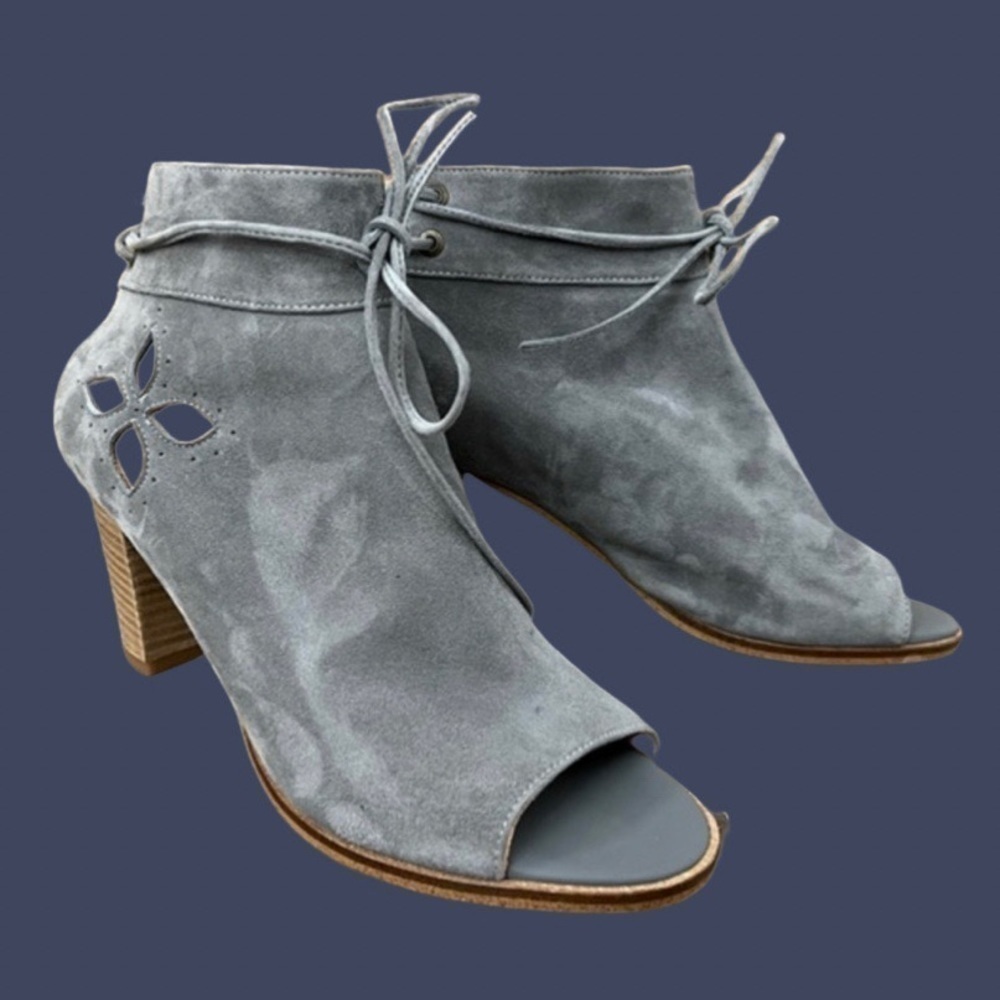 Sundance NWOB Ankle Heeled Booties with Open Toe and Heel and Lace Up Back.
